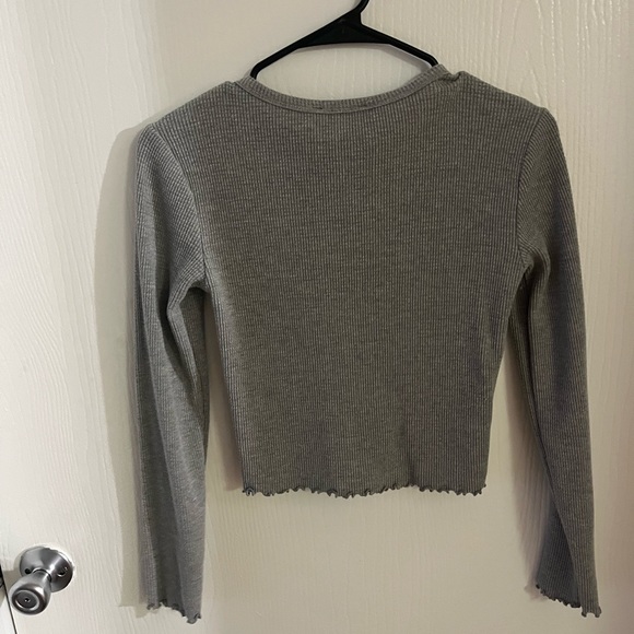 Forever 21. Cropped grey long sleeve - Picture 4 of 5